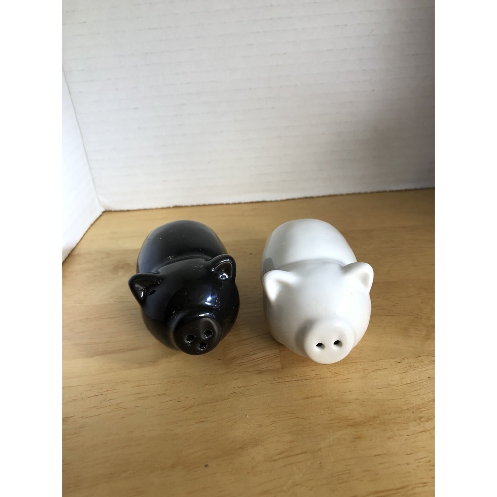 Salt &Pepper Shakers Pig Shape Black & White Farm House Country Decor